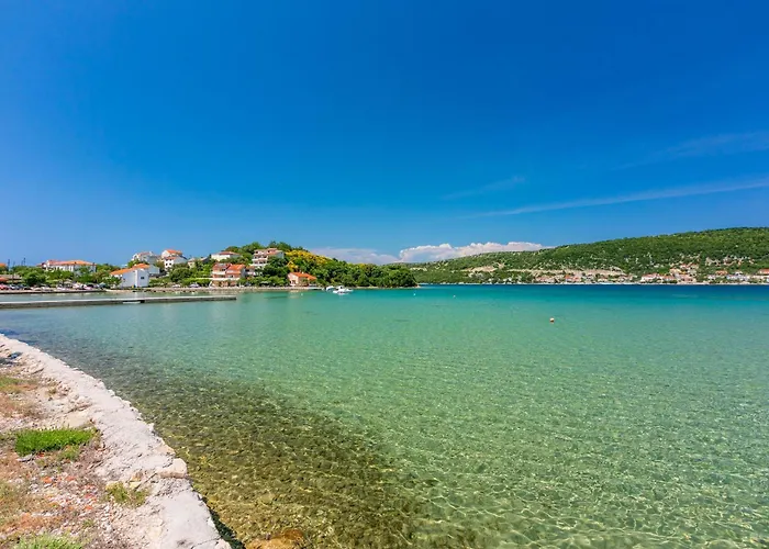 Ren アパート Kampor